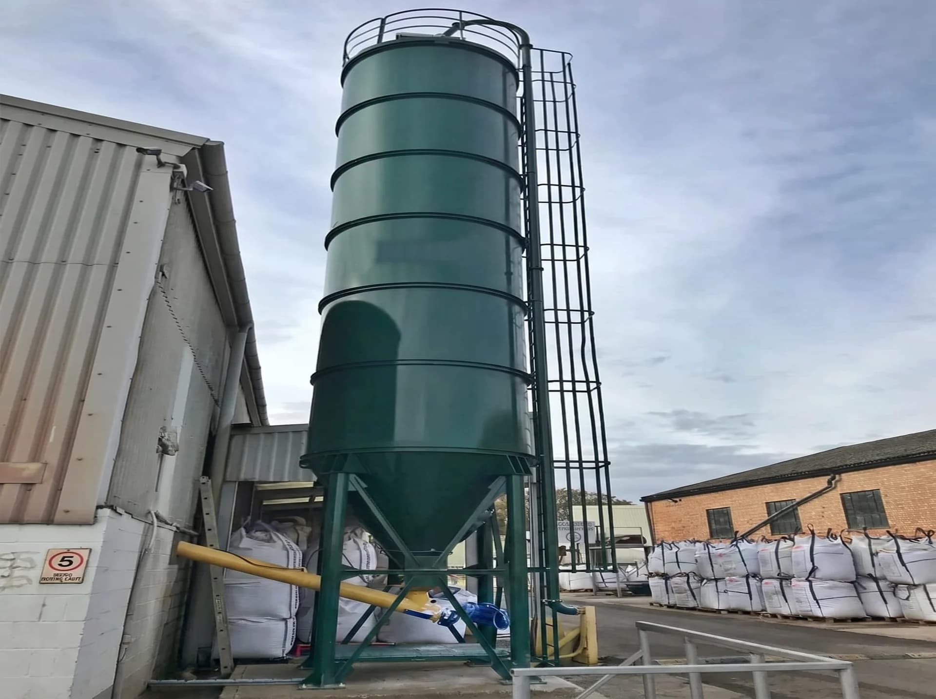 CS-50 / CEMENT SILO — United Kingdom kurulum referansı