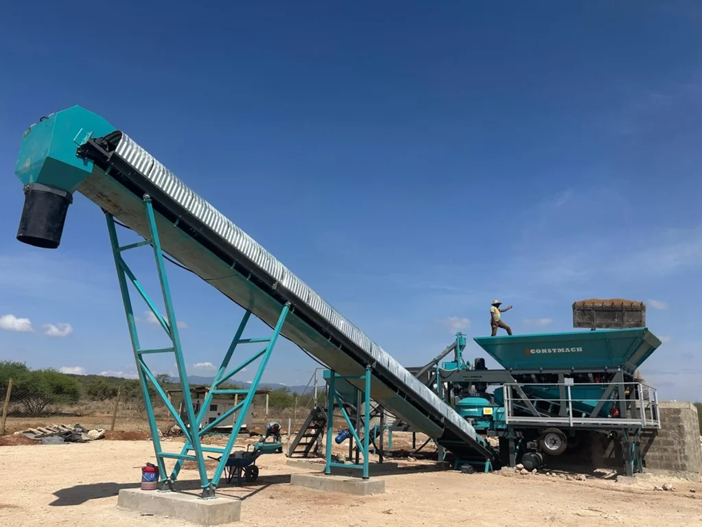 Constmach Mobicom 30 Mobile Concrete Plant Installed in Kenya