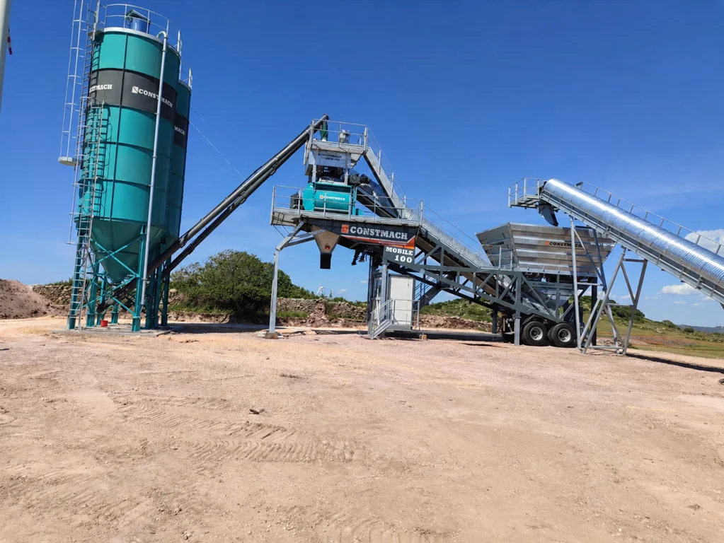 Constmach Mobile 100 Concrete Batching Plant Installed in Sardinia, Italy