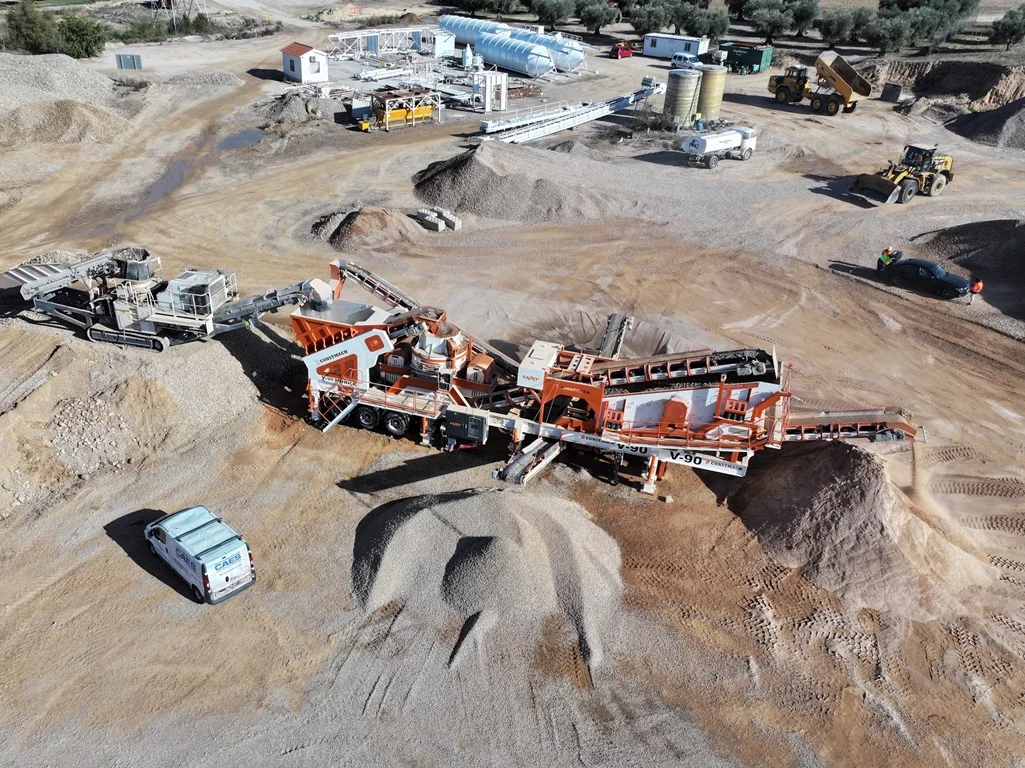 Constmach V-90 Mobile Crushing and Screening Plant Delivered to Spain